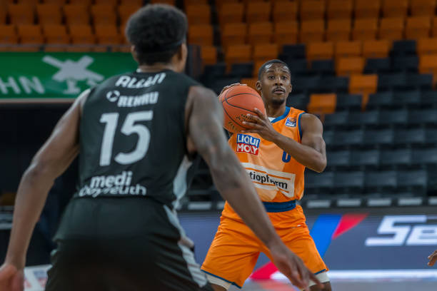 暗讽王大雷该替补？19岁蒯纪闻1句话惹争议！遭批后道歉+隐藏动态