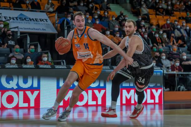 他的表现不 他的表现不